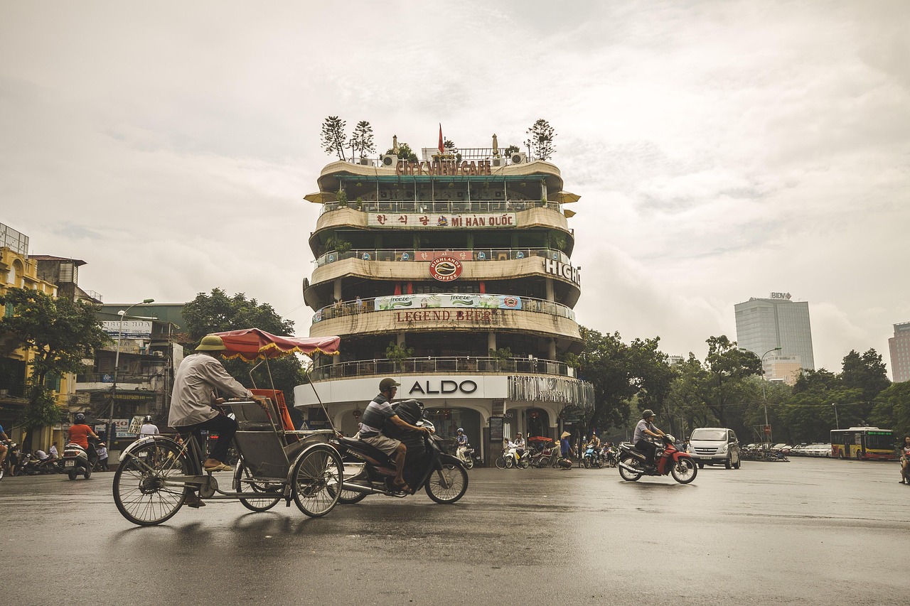 越南下龍灣發(fā)生游船傾覆事故，已致18人遇難